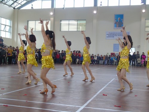 Văn nghệ chào mừng đại hội thể thao Quận Long Biên